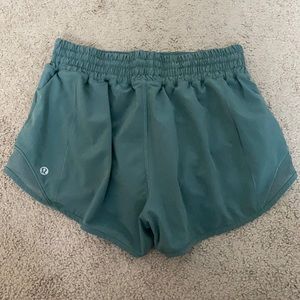 Lululemon hotty hot shorts 2.5 inch highrise